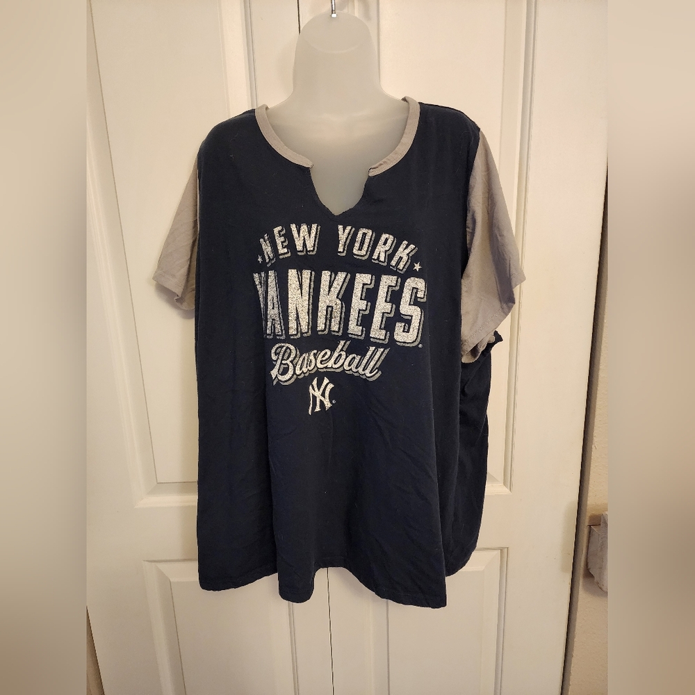 New York Yankees Baseball Shirt - Navy and Gray
